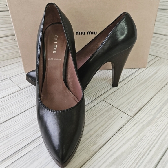 Miu Miu Soft Lux Leather Pointed Toe Heels in Nero Black EU Sz 38 1/2 US Sz 8 - Picture 1 of 12